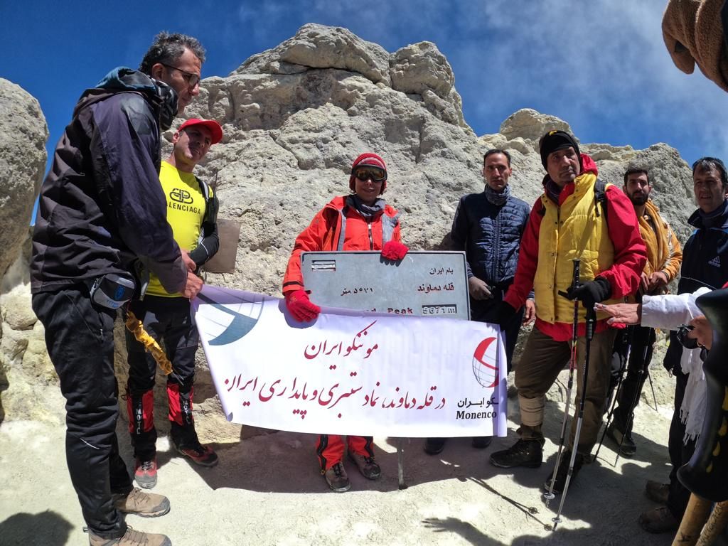صعود افتخار آفرين نماينده شركت موننكو ايران به قله دماوند
