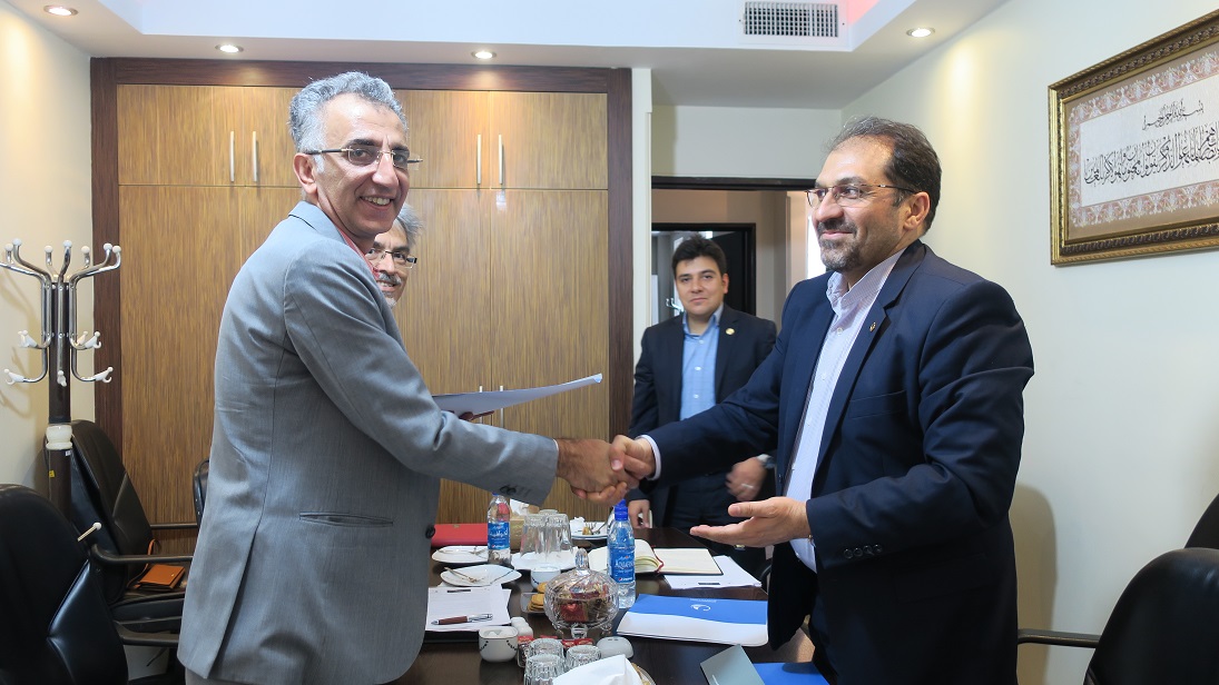 Signing the MoU between Monenco Iran and Qeshm Ports and Airport Development and Management Company