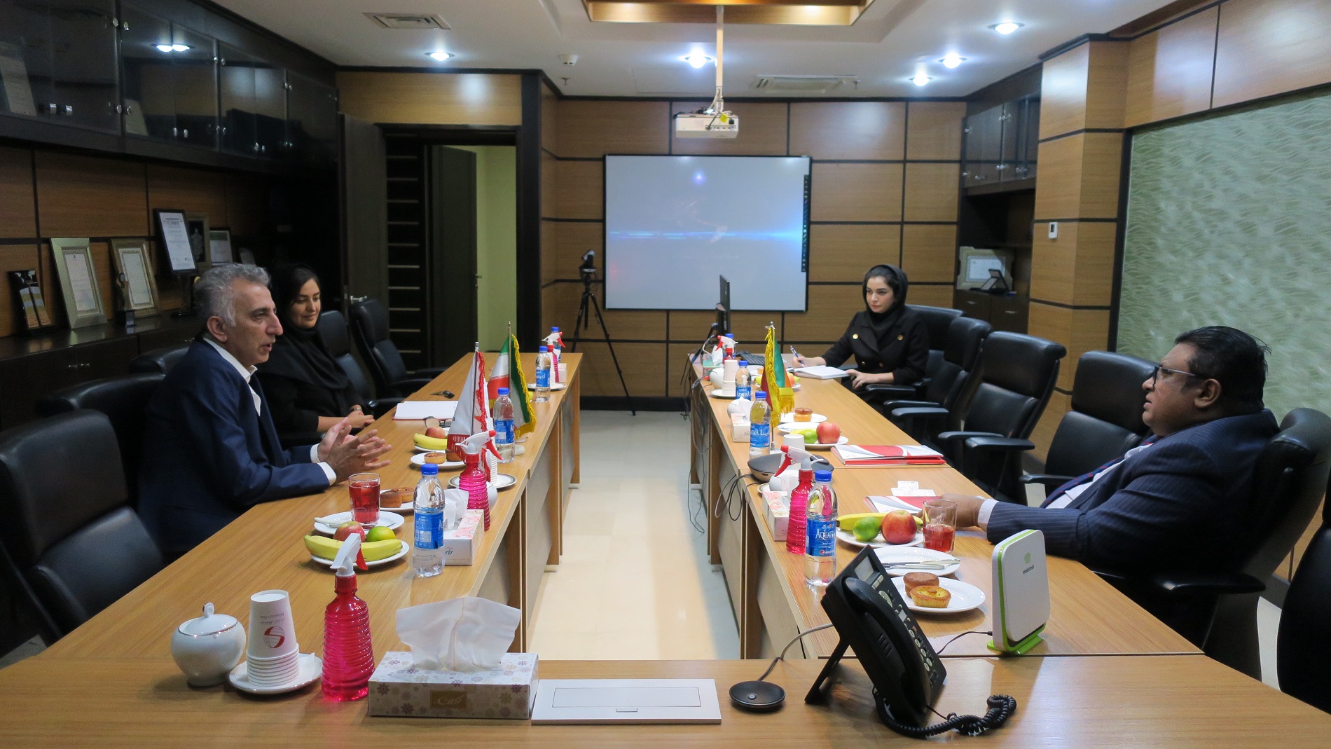 Presence of Sri Lanka Ambassador in Monenco Iran